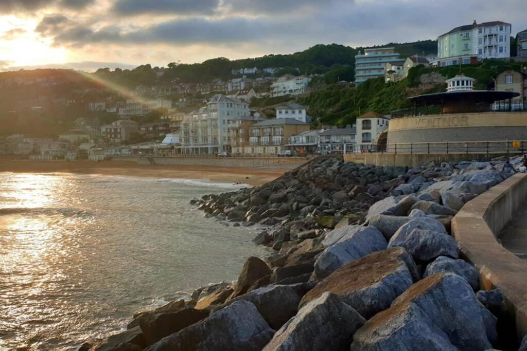 Beautiful Seaside Apartment With Parking Ventnor Exterior foto